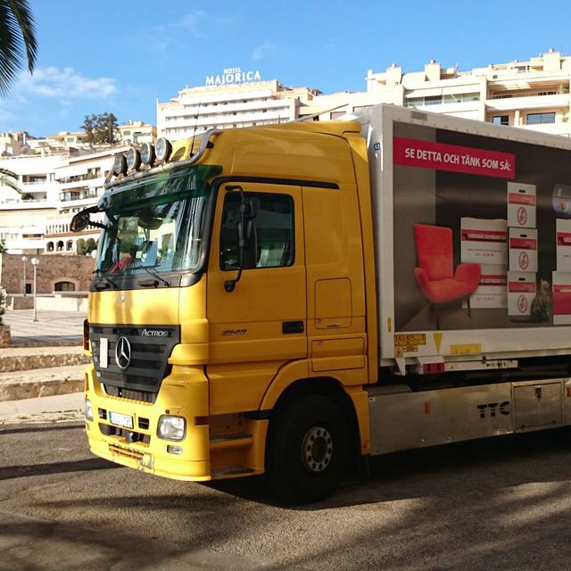 Svenska Mallorca Transporter Lastbil som hjälper med utlandsflytt